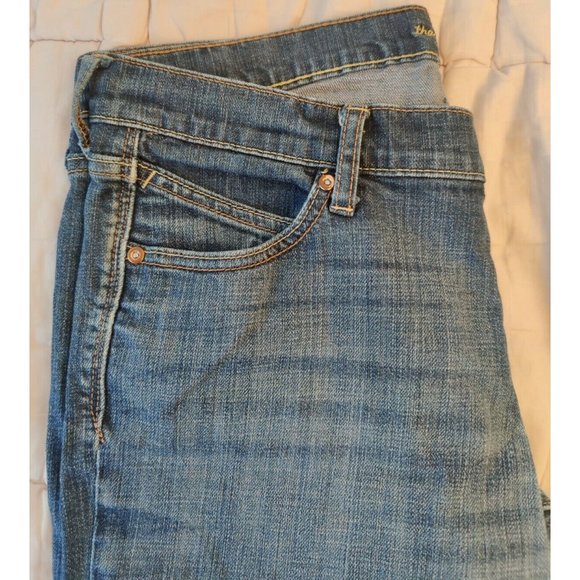 Old Navy Women's Diva Blue Denim Jeans: Short (size 8) - Picture 3 of 8